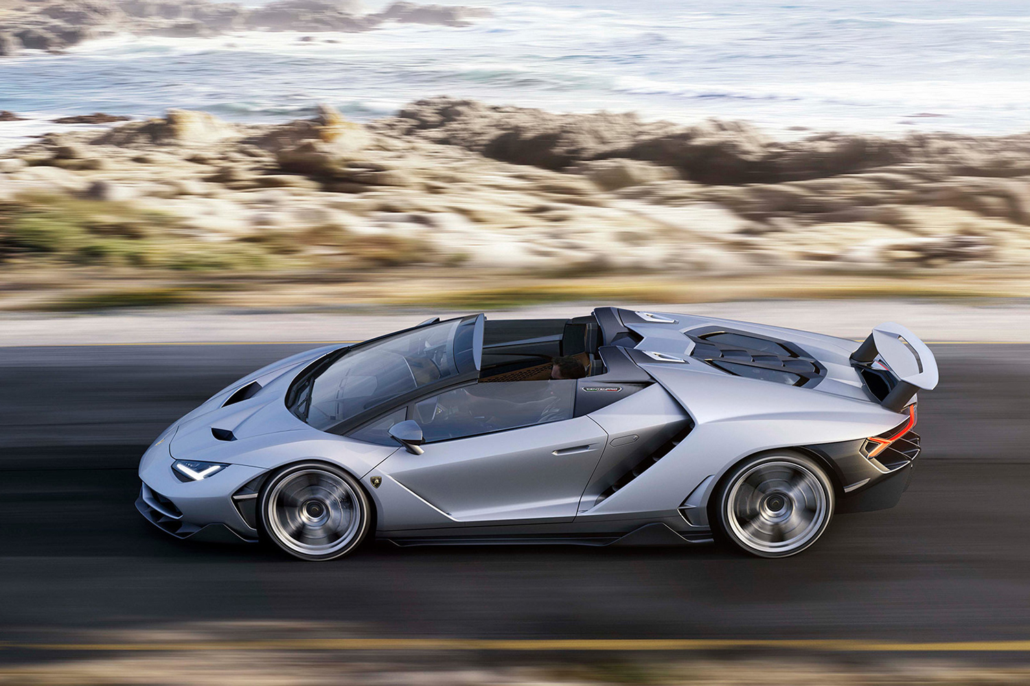 Lamborghini predstavilo Centenario Roadster za 2,3 milióna dolárov 02