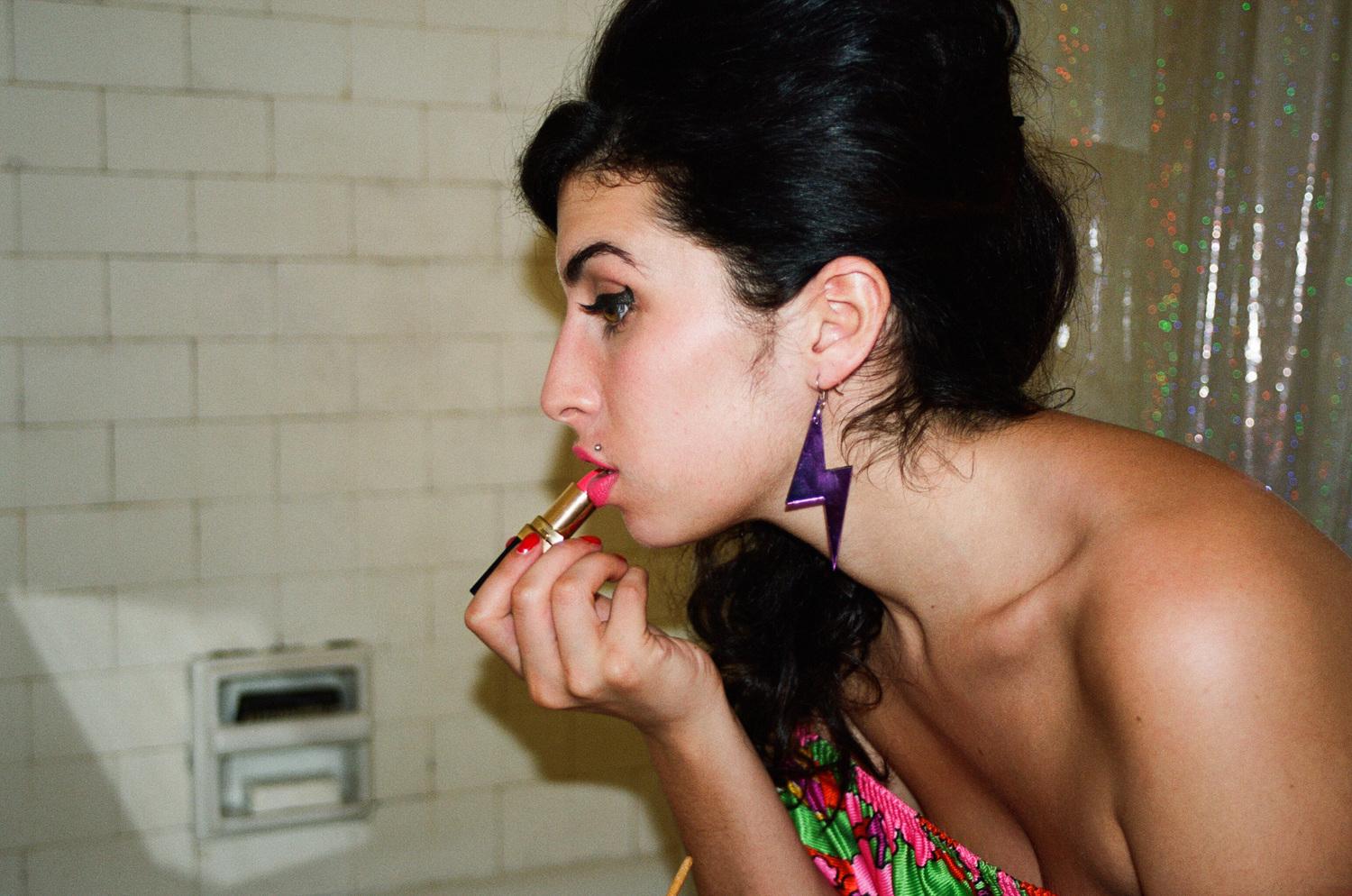 amy-winehouse-kniha-01