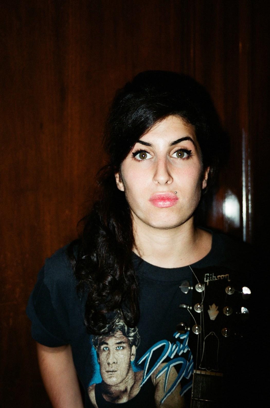 amy-winehouse-kniha-02